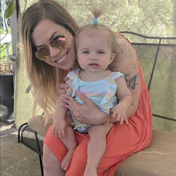 Meet your Posher, Laura - Picture 1 of 1